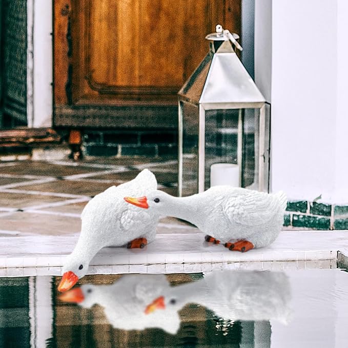 Garden Duck Statues Christmas Pond Decor Resin Goose Sculptures & Statues Funny Animal Outdoor Figurines Yard Art for Patio Pool Lawn, Ideal Gifts for Women Mom