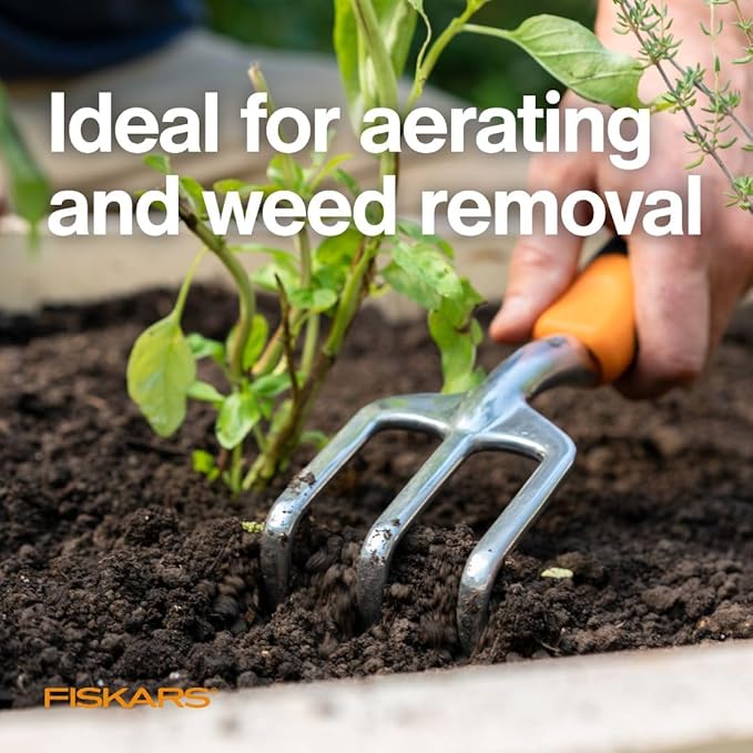 Fiskars Ergo Cultivator for Digging, Aerating Soil, and Weeding, Heavy Duty Garden Tool with Hanging Hole