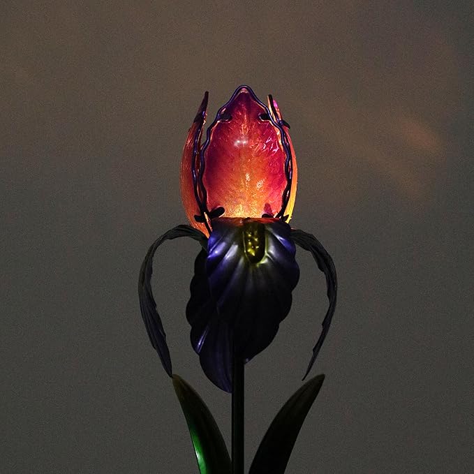 Garden Metal Violet Flower with Solar Light Outdoor Spring Decoration Figurine for Patio, Balcony, Yard, Lawn Ornament Unique Housewarming Gift